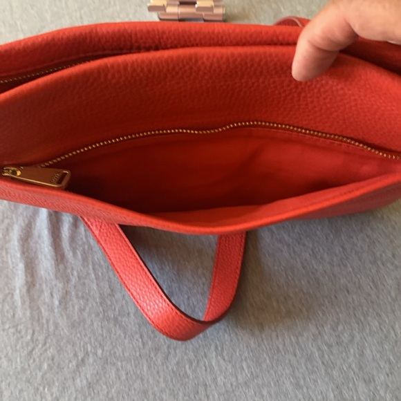 Fossil, leather crossbody bag with brass hardware. - Picture 5 of 10